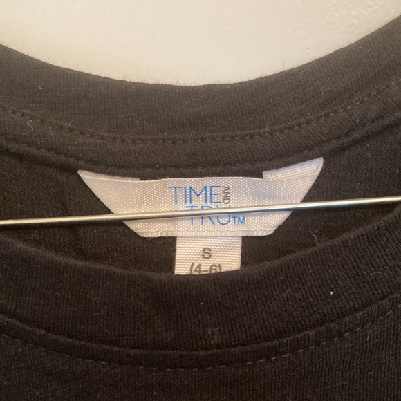 TIME & TRU WOMEN’S BLACK TANK TOP! - Picture 2 of 3